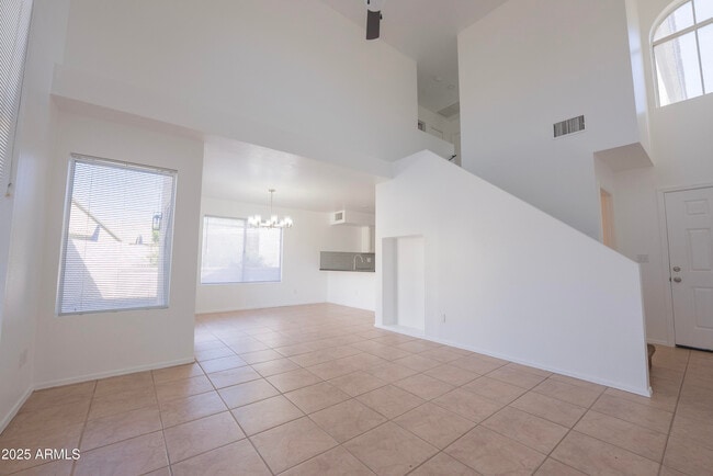 Building Photo - 413 S Sunrise Dr