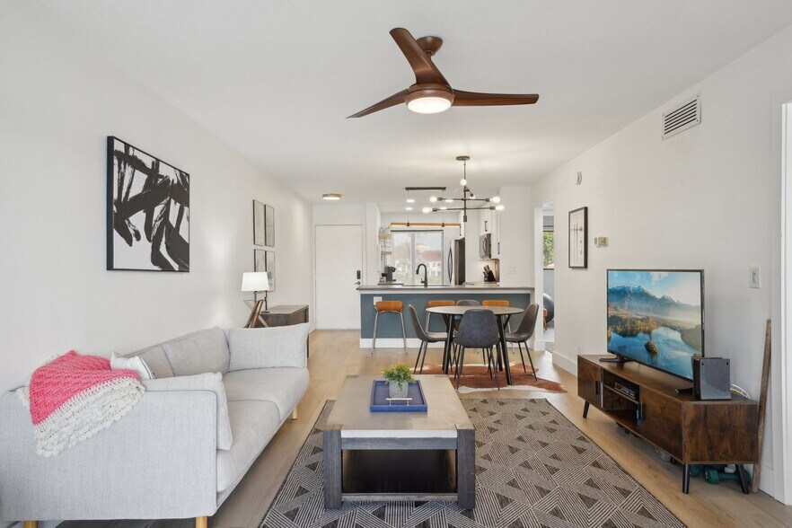 Open concept living/dining - 6277 Bahia del Mar Blvd