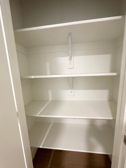 Building Photo - 682 Benedict Dr