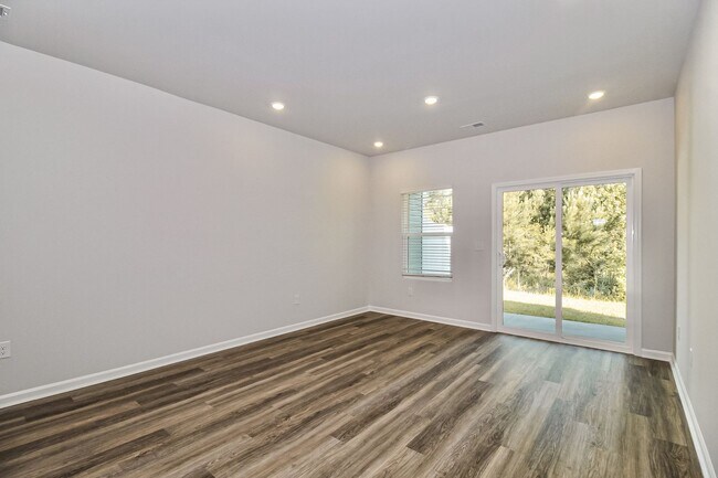 Building Photo - 333 Parkington Ln