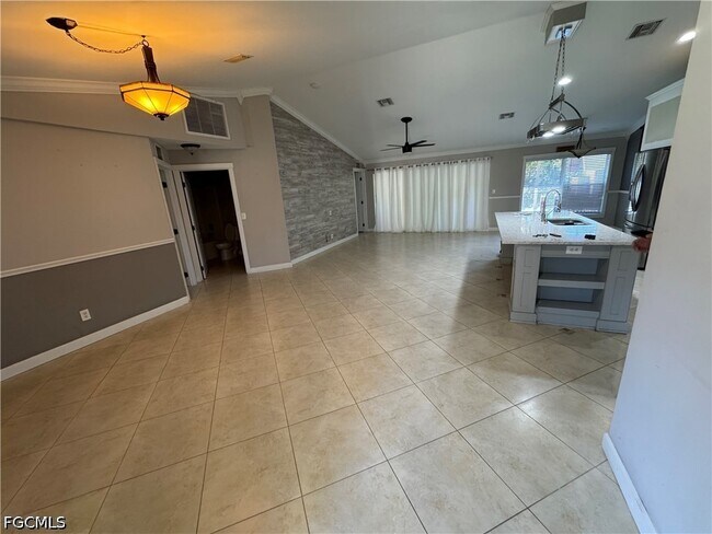 Building Photo - 3313 35th St W