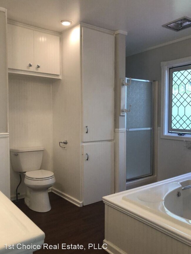 Building Photo - 2 br, 1 bath House - 10601 Riverside Drive