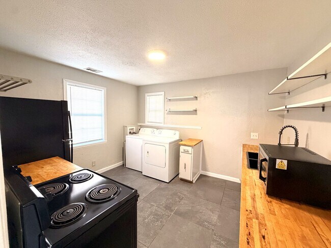 Building Photo - 3018 Harlin Dr