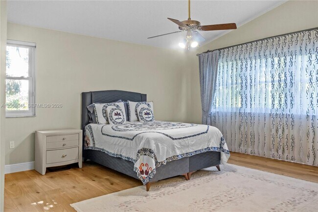 Building Photo - 6885 NW 75th Pl