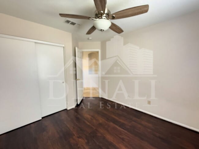 Building Photo - 1274 W Sparrow Ct