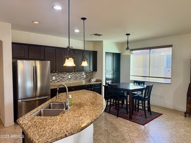 Building Photo - 3641 E Kingbird Pl