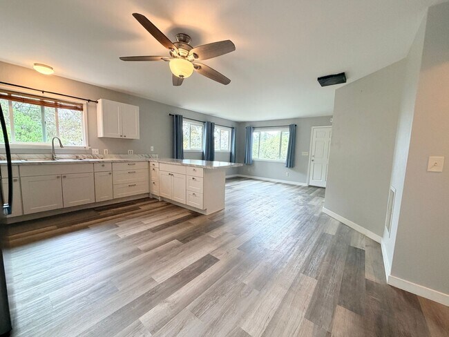 Building Photo - Serene 1-Bedroom Home with Privacy & Nature Views