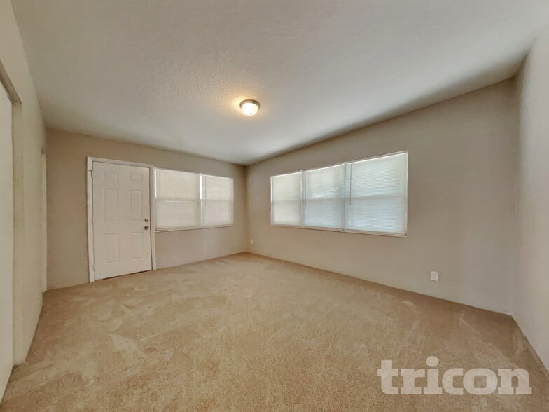 Building Photo - 10722 53rd Ave N