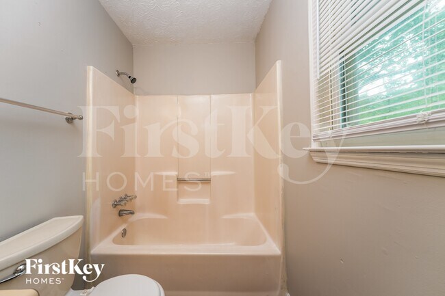 Building Photo - 1408 Meadowind Ct SW