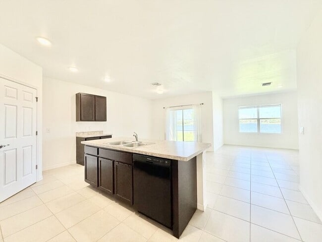 Building Photo - 3422 Cancun Ct