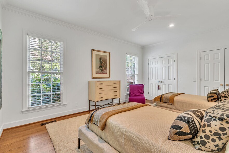 Building Photo - 204 Longwood Ct