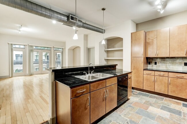 Building Photo - 1901 Post Oak Blvd