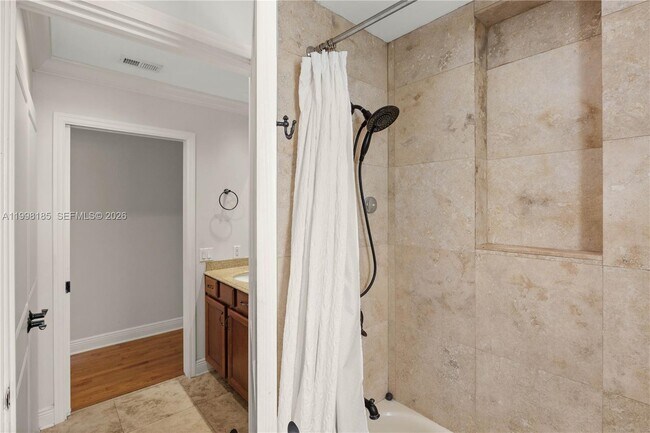 Building Photo - 1428 Medina Ave