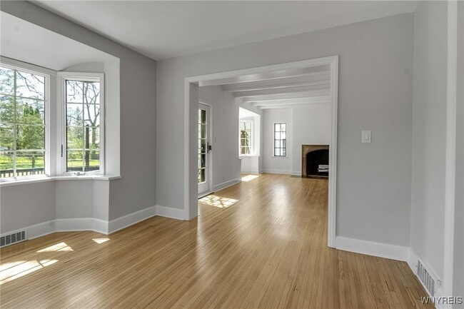 Building Photo - 305 Girard Ave