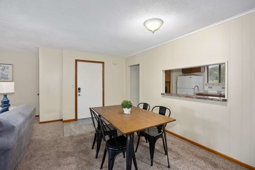 Building Photo - 6542 Bella Vista Dr NE