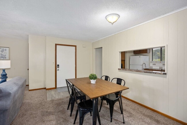 Building Photo - 6542 Bella Vista Dr NE