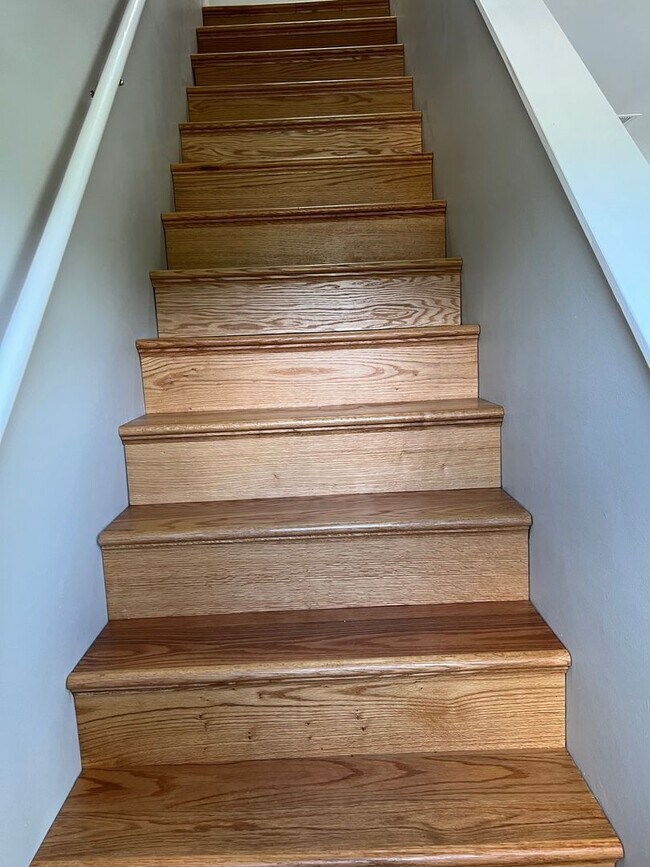 Building Photo - 2 Bedroom/1.5 Bath Townhouse Kingsport TN