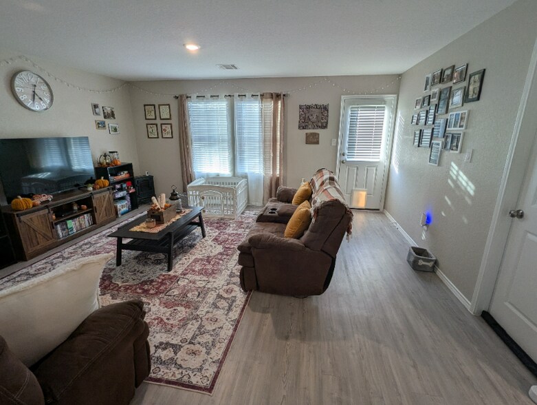 Building Photo - 9951 Flax Ml Dr