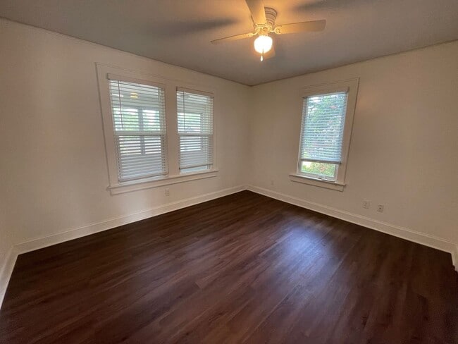 Building Photo - Earlewood Park - Convenient to Downtown and Interstates
