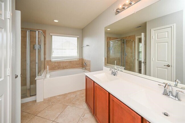 Building Photo - 6431 Calgary Woods Ln