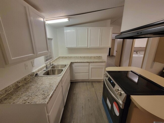 Building Photo - 4505 Lupine St