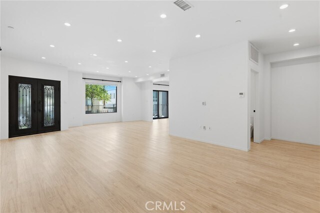 Building Photo - 913 Hilldale Ave