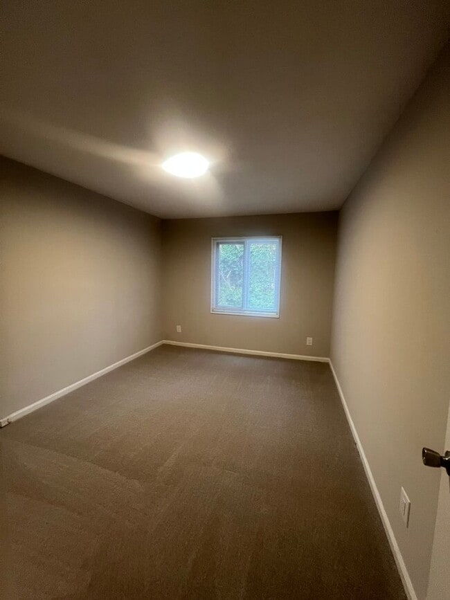 Building Photo - 3 Bedroom Townhome South Charlotte for $1700.00