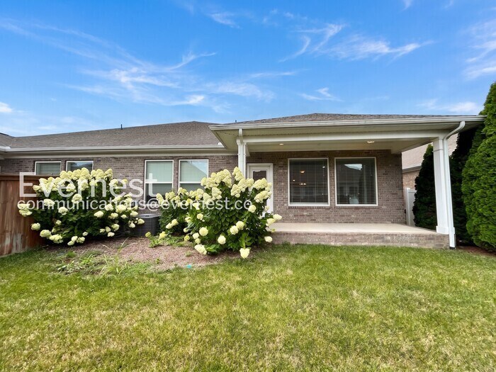 Building Photo - 252 Tanglewood Ln