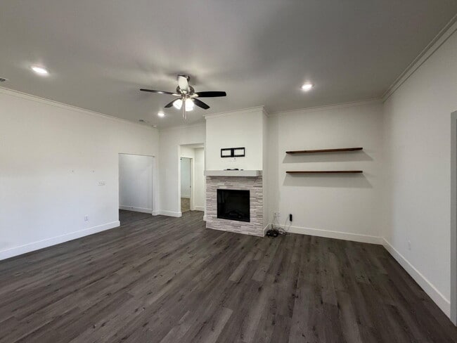 Building Photo - 405 Ranger St