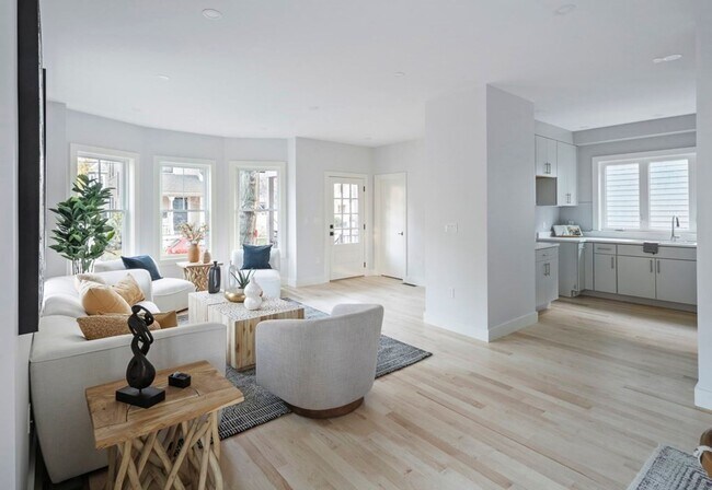 Building Photo - Stunning Contemporary Duplex in Cambridgep...