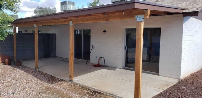 Building Photo - 1454 S Doran