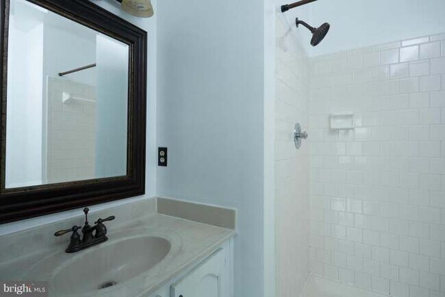Building Photo - 6157 Green Hollow Ct