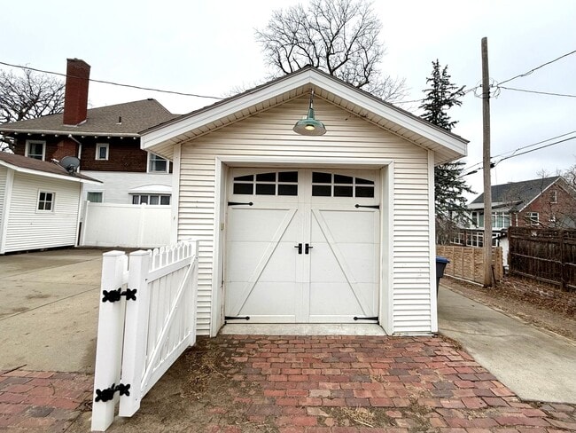 Building Photo - Grand Historic 5-Bedroom Home | Sunrooms, Fireplace, & Incredible Space