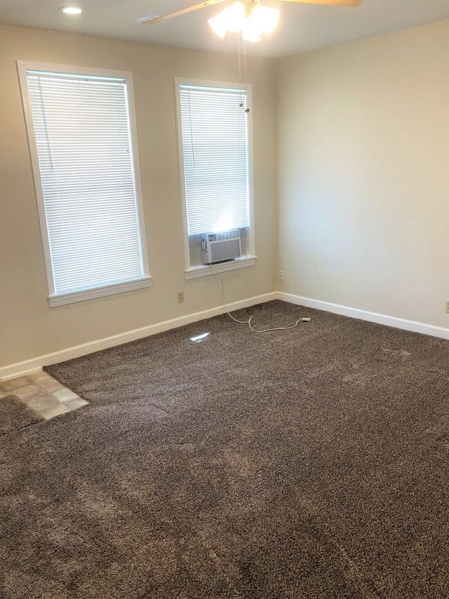 Building Photo - 2 Bed, 1 Bath House - Apply TODAY!!