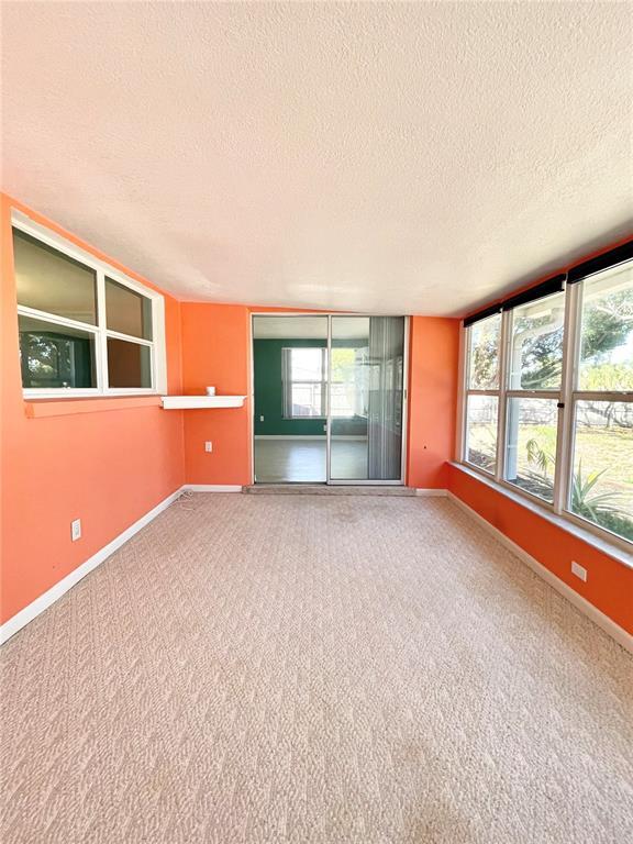 Building Photo - 10120 Willow Dr