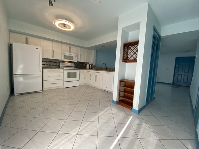 Building Photo - 1880 Murrell Rd