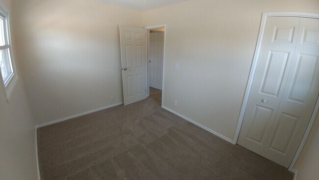 Building Photo - 3 Bedroom 1 Bath Adorable Cape Cod