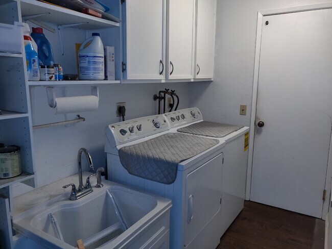 laundry - 10709 Portobelo Dr