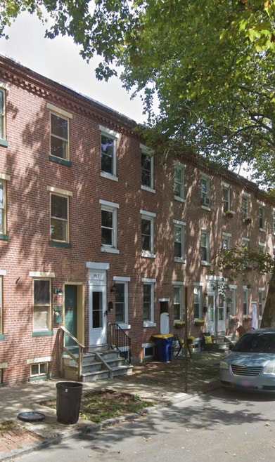 Building Photo - 919 Gray St