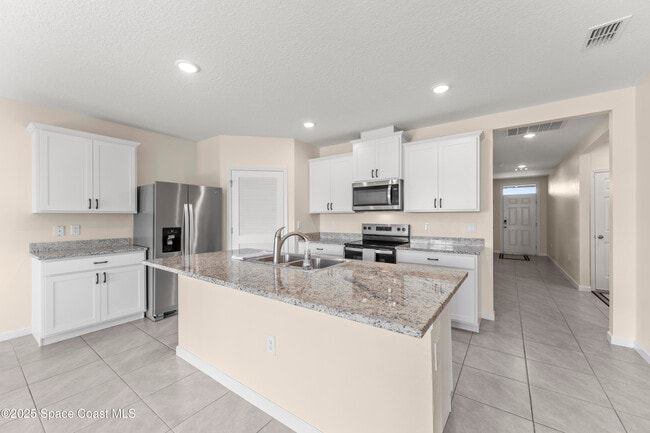 Building Photo - 1015 Dugan CIR SE