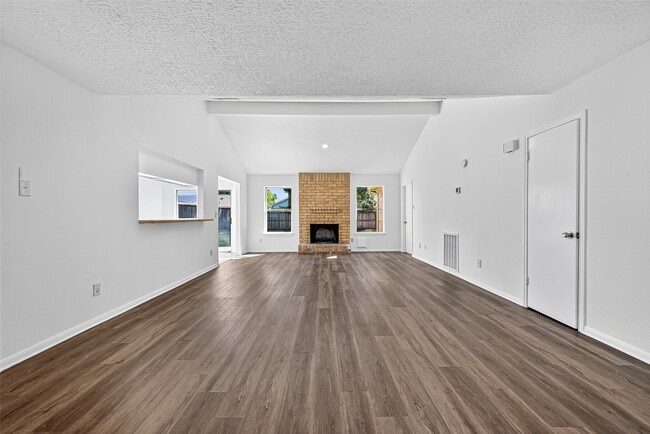 Building Photo - 4422 Wee Lassie Ln