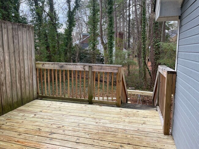 Building Photo - 6909 Glendower Rd