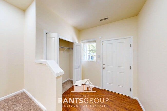 Building Photo - 5-Bedroom Home in Eagle Court with Easy I-...