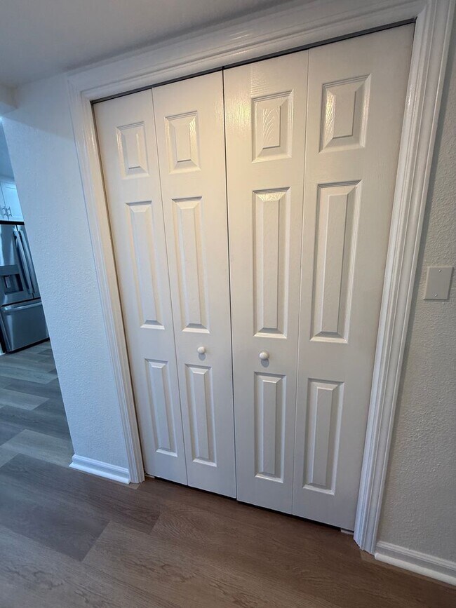 Building Photo - 3 BEDROOM COURT LOCATION