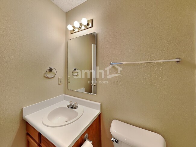 Building Photo - 6627 W Jefferson Ct