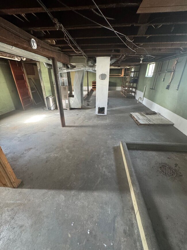 Building Photo - Beautiful 3 Bedroom 1.5 Bathroom Historic ...