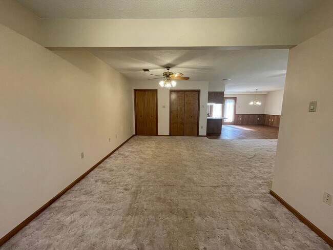 Building Photo - Great location in Sherwood