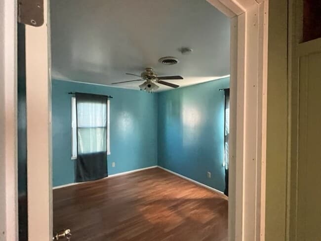 Building Photo - 3411 NE 22nd Ave