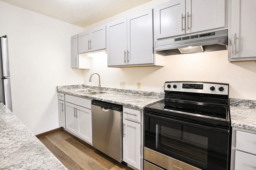 Building Photo - Murdock Apartments