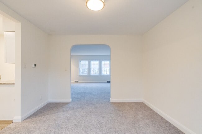 Building Photo - 1809 Glen Ridge Rd